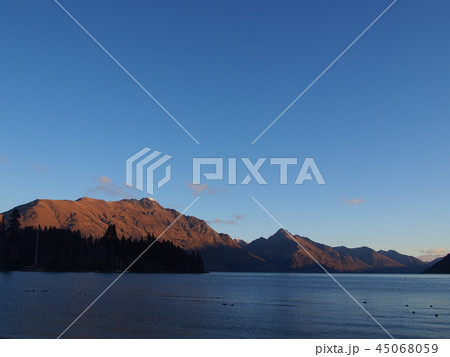 ニュージーランド ワカティプ湖 夕景 ニュージーランド ワカティプ湖 夕景 45068059