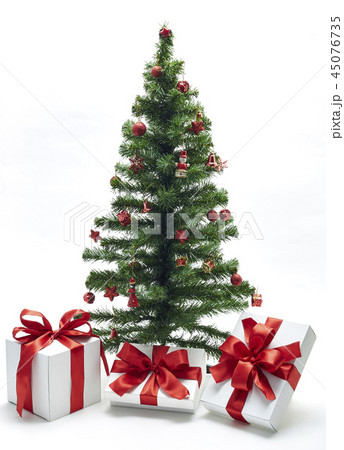 Christmas tree with red decorations Christmas tree with red decorations 45076735
