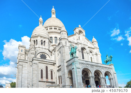Basilica Coeur Sacre on Montmartre in Paris 45079170