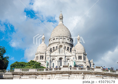 Basilica Coeur Sacre on Montmartre in Paris 45079179
