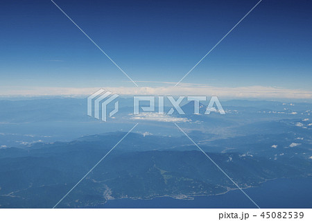 飛行機から富士山と伊豆半島 45082539