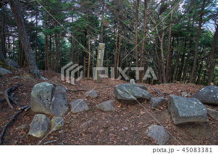 日光の半月山山頂の山頂標識 日光の半月山山頂の山頂標識 45083381