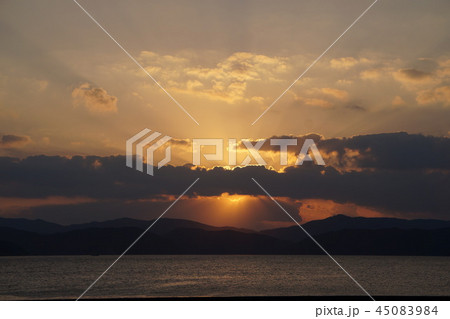 夕日と雲 45083984