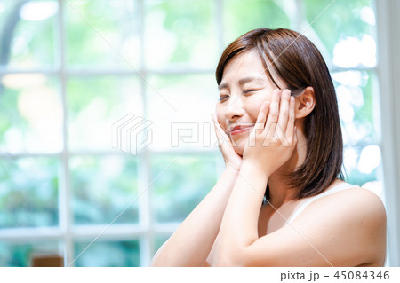 若い女性 ビューティー 美容 若い女性 ビューティー 美容 45084346
