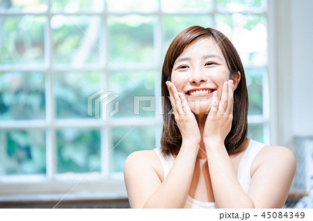 若い女性 ビューティー 美容 若い女性 ビューティー 美容 45084349
