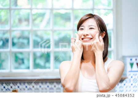 若い女性 ビューティー 美容 若い女性 ビューティー 美容 45084352
