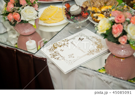 Wish book on the wedding table 1604. 45085091