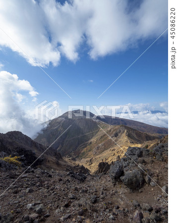 那須朝日岳から見る茶臼岳秋2018 45086220