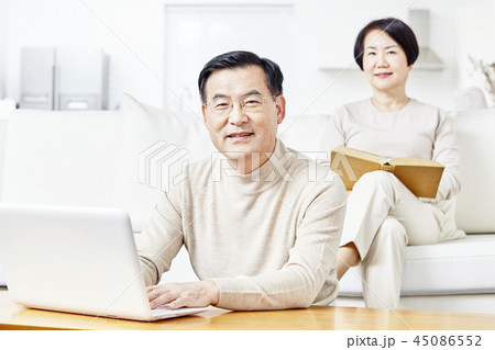 夫婦 カップル ノートパソコン 45086552
