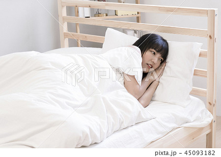 目覚める ウェイクアップ 目を覚ます 45093182