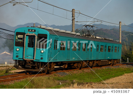 和歌山線を走る105系普通2両 和歌山線を走る105系普通2両 45093367