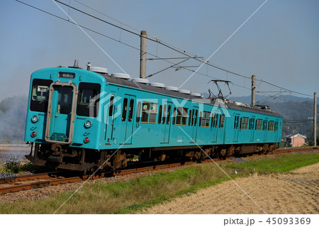 和歌山線を走る105系普通2両 45093369