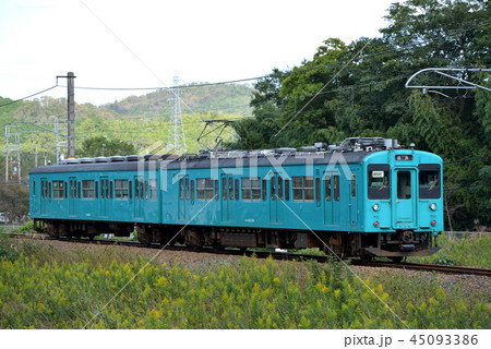 和歌山線を走る105系普通2両 和歌山線を走る105系普通2両 45093386