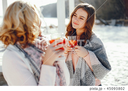 Mother witn daughter 45093802