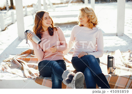 Mother witn daughter 45093859