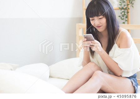 女性 メス 女の人 45095876