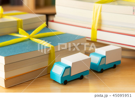 本　断捨離　書籍　処分　引越し　トラック　出張買取　遺品整理　蔵書　本棚 45095951