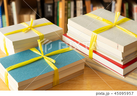 断捨離　本　書籍　処分　引越し　遺品整理　蔵書　本棚 45095957