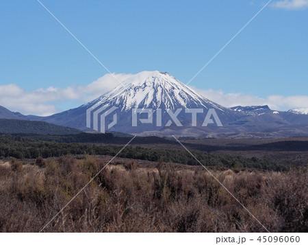 ニュージーランド北島・ナウルホエ山 / Mount Ngauruhoe, New Zealand 45096060