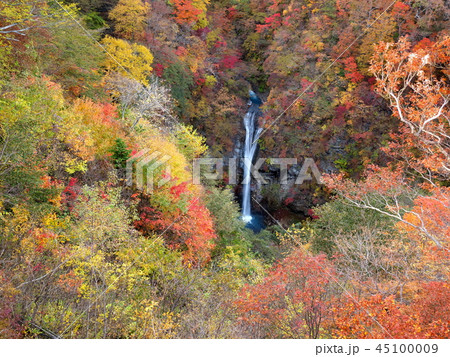 駒止の滝と紅葉 45100009