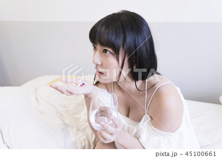 女性 メス 女の人 45100661