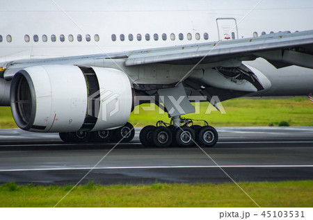ジェット旅客機・逆噴射	 45103531