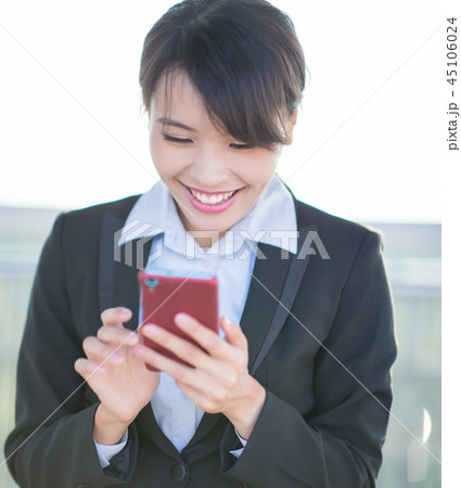 business woman use phone business woman use phone 45106024