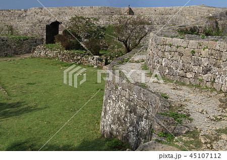 琉球王国の光と影-中城城 優美な曲線の城壁 偉大なる遺産-夢の跡 琉球王国の光と影-中城城 優美な曲線の城壁 偉大なる遺産-夢の跡 45107112