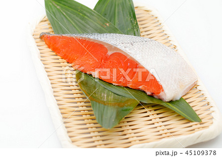 魚介類 鮭 チリ産トラウトサーモンの切り身 魚介類 鮭 チリ産トラウトサーモンの切り身 45109378