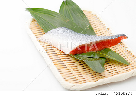 魚介類 鮭 チリ産トラウトサーモンの切り身 魚介類 鮭 チリ産トラウトサーモンの切り身 45109379
