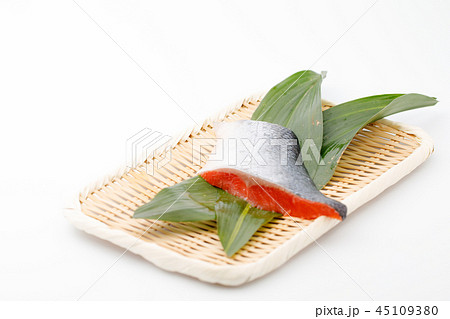 魚介類　鮭　チリ産トラウトサーモンの切り身 45109380
