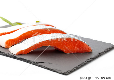 魚介類　鮭　チリ産トラウトサーモンの切り身 45109386