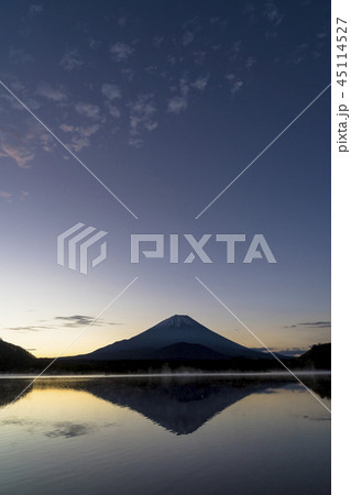 未明の精進湖より富士山 45114527