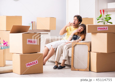 Young couple moving to new flat with fragile things Young couple moving to new flat with fragile things 45114755