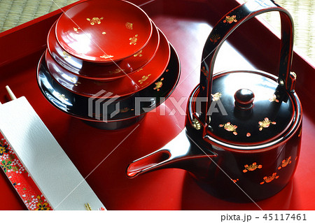 輪島塗りの酒器で祝い酒 輪島塗りの酒器で祝い酒 45117461