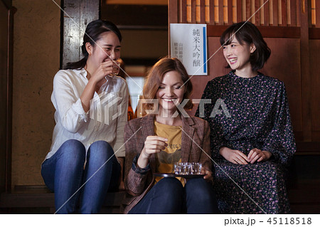 女子旅 日本酒 飲み比べ 女子旅 日本酒 飲み比べ 45118518