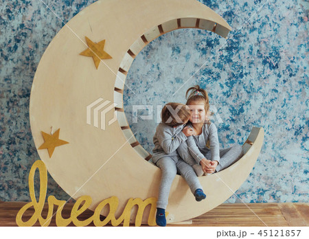 The concept of sleep time. The concept of sleep time. 45121857