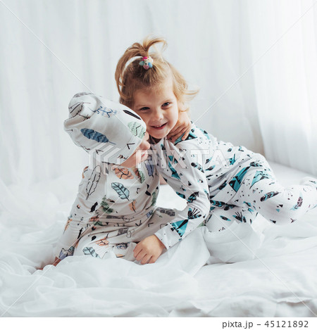 Children in pajamas 45121892
