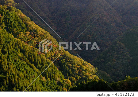 紅葉の稜線（奈良県五條市大塔） 45122172