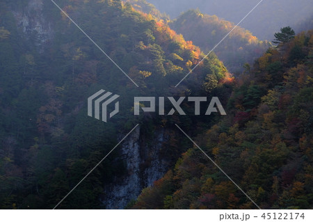 紅葉の稜線（奈良県五條市大塔） 45122174