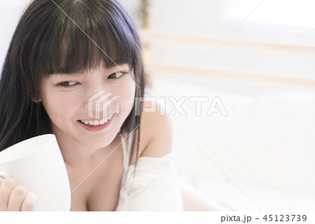 女性 メス 女の人 45123739