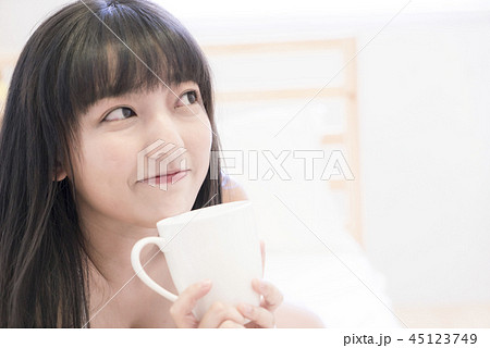 女性 メス 女の人 45123749