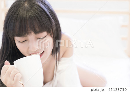 女性 メス 女の人 45123750