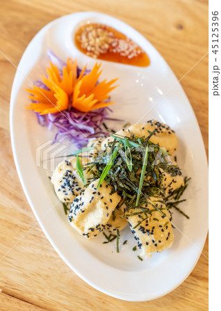 deep fried tofu 45125396