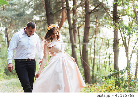 Happy couple in a pine forest Beauty world Happy couple in a pine forest Beauty world 45125768