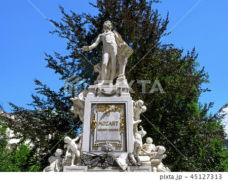 Wolfgang Amadeus Mozart, monument in Vienna 45127313