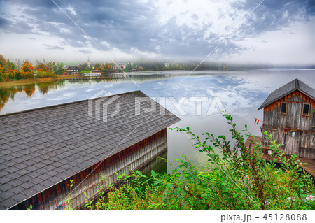 Misty morning on the lake Altausseer See 45128088
