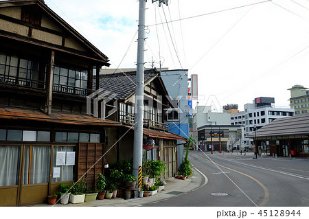福島県飯坂温泉駅近郊の風景 45128944