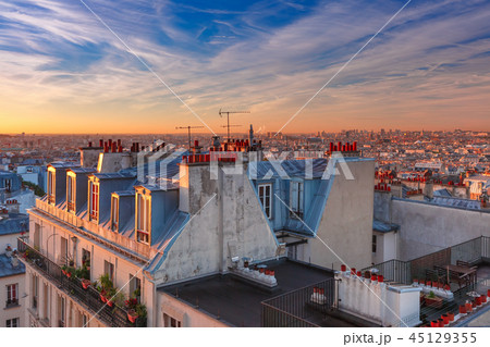 Sunrise in Paris, France 45129355