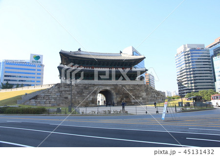 Namdaemun (Sungnyemun) Gate in Seoul, South Korea Namdaemun (Sungnyemun) Gate in Seoul, South Korea 45131432